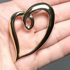 Heart Brooch Pin Gold Tone Fashion Scarf Lapel 2"